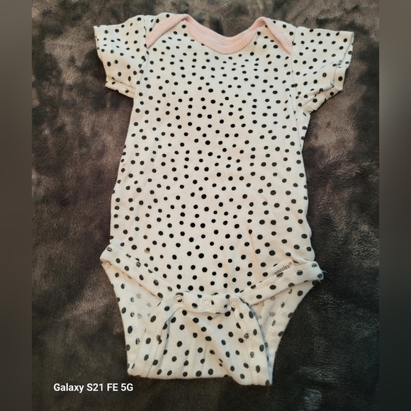 🩷 3/$15 Girls (6-9M) 3-piece Mixed Short Sleeve Onesie Set, Like New - Picture 5 of 7